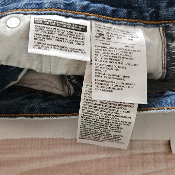 Levi's Women's Denim Button Fly Jean Shorts Size 28 - Picture 3 of 6